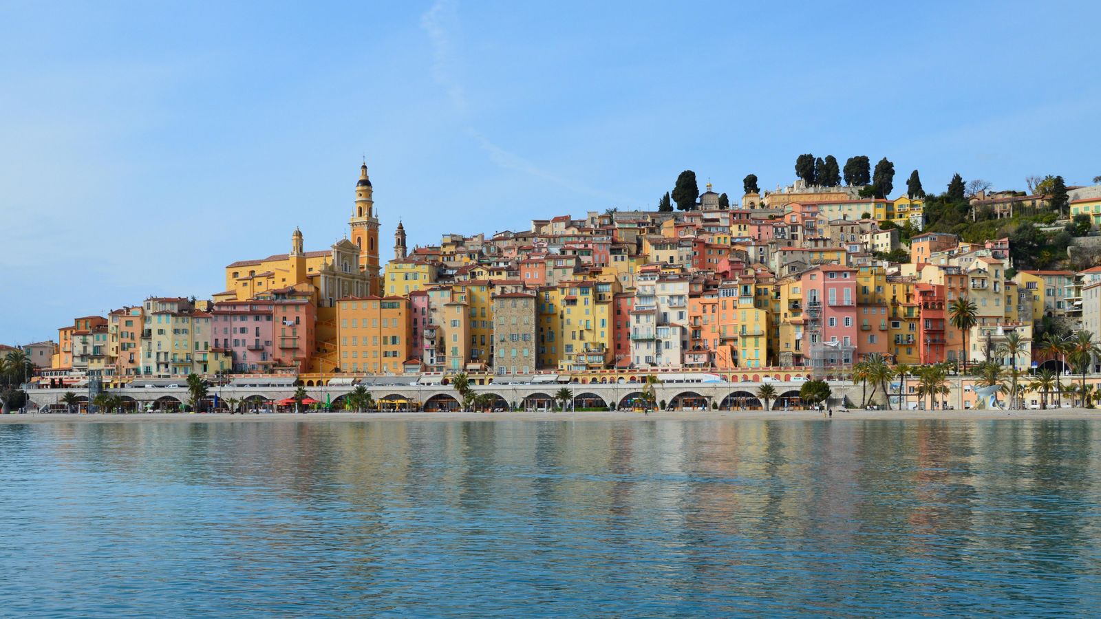 Curved road along the French Riviera